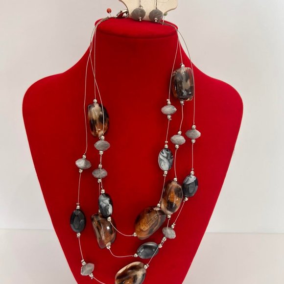 2pc. NWT Silver tone Beaded Necklace with Hook Earring set - Picture 7 of 7